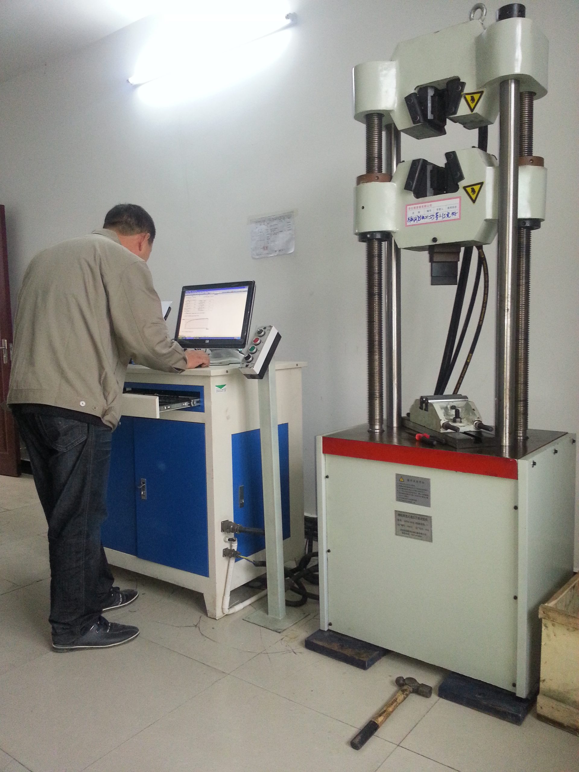 Inspection and overhaul of gas cylinders