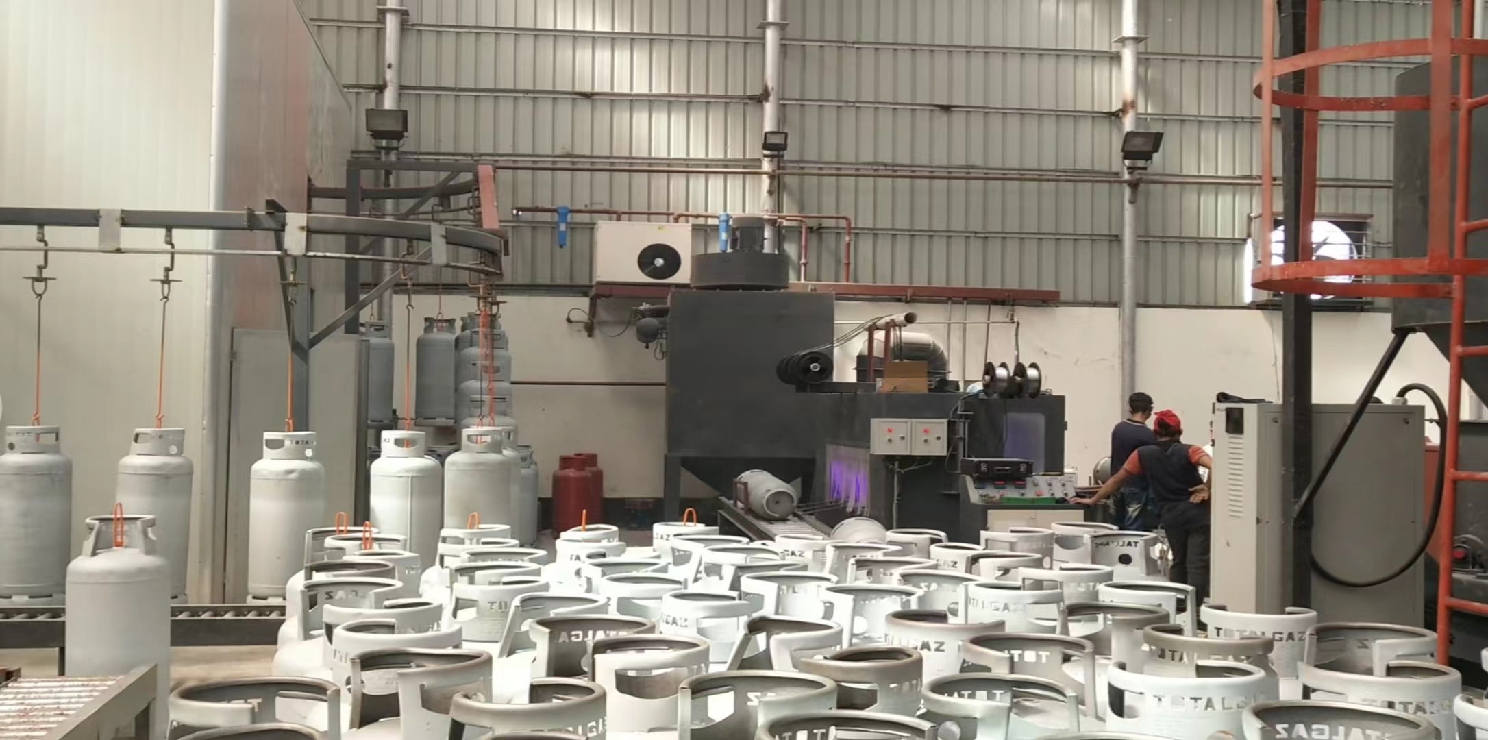 Automatic zinc spraying machine for LPG cylinder manufacturing