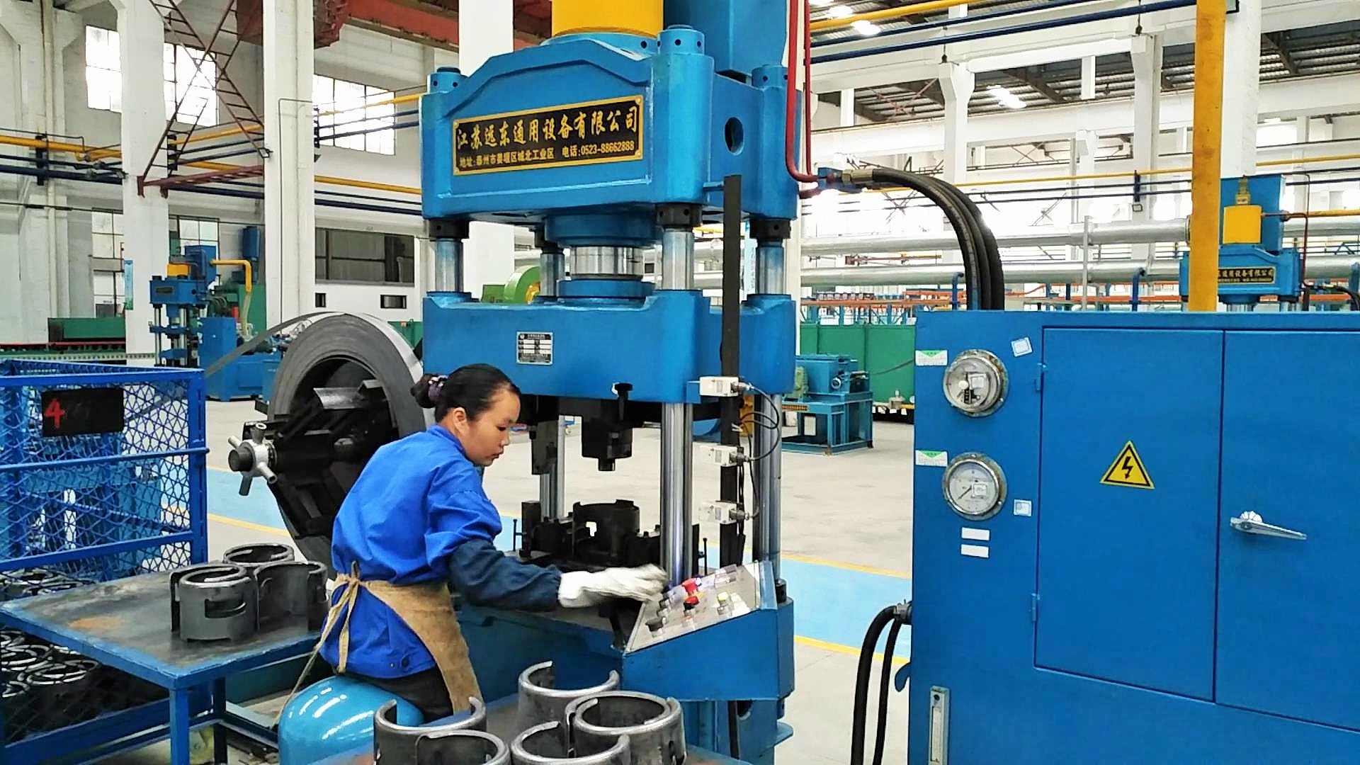 Handle forming hydraulic press machine for LPG cylinder manufacturing