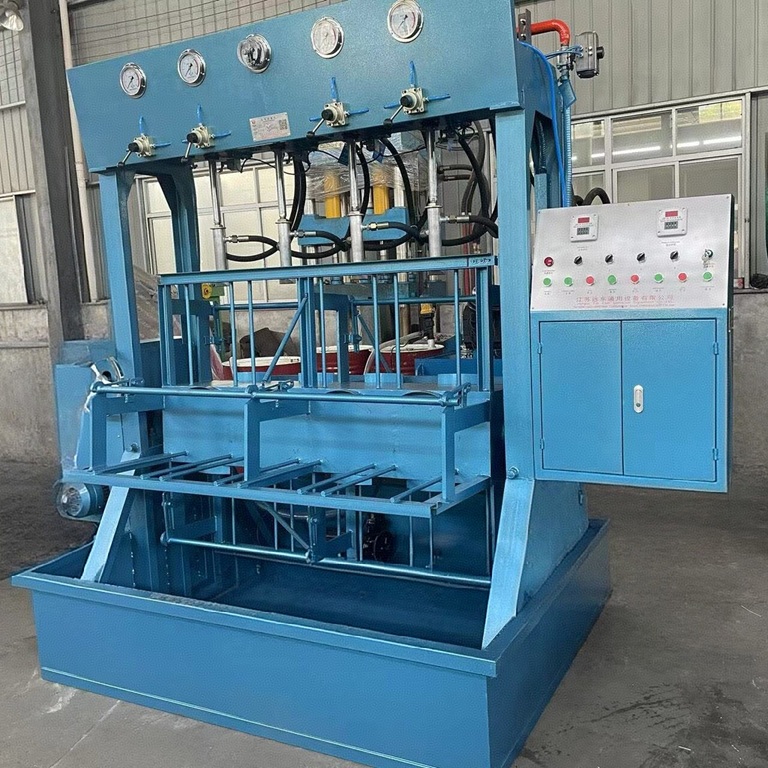 Hydrostatic testing machine for LPG cylinder manufacturing, turn over type